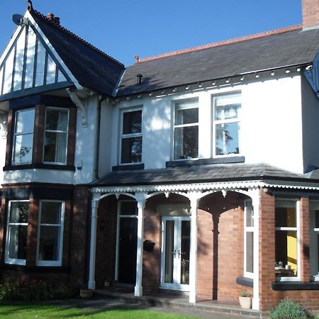 The Hive At 52 Bed & Breakfast Northwich Exterior photo